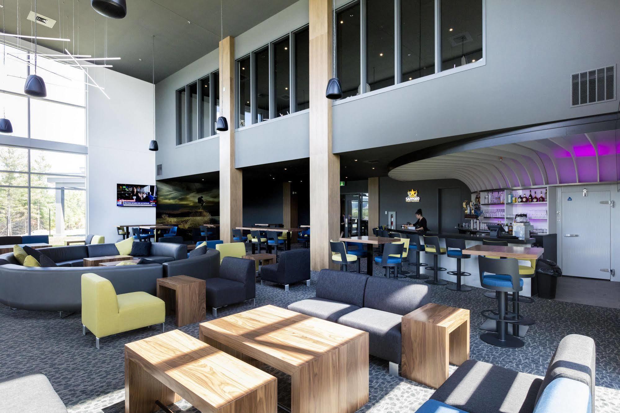 Hotel Du Domaine, Centre De Villegiature Et De Congres Тетфорд Майнс Екстериор снимка