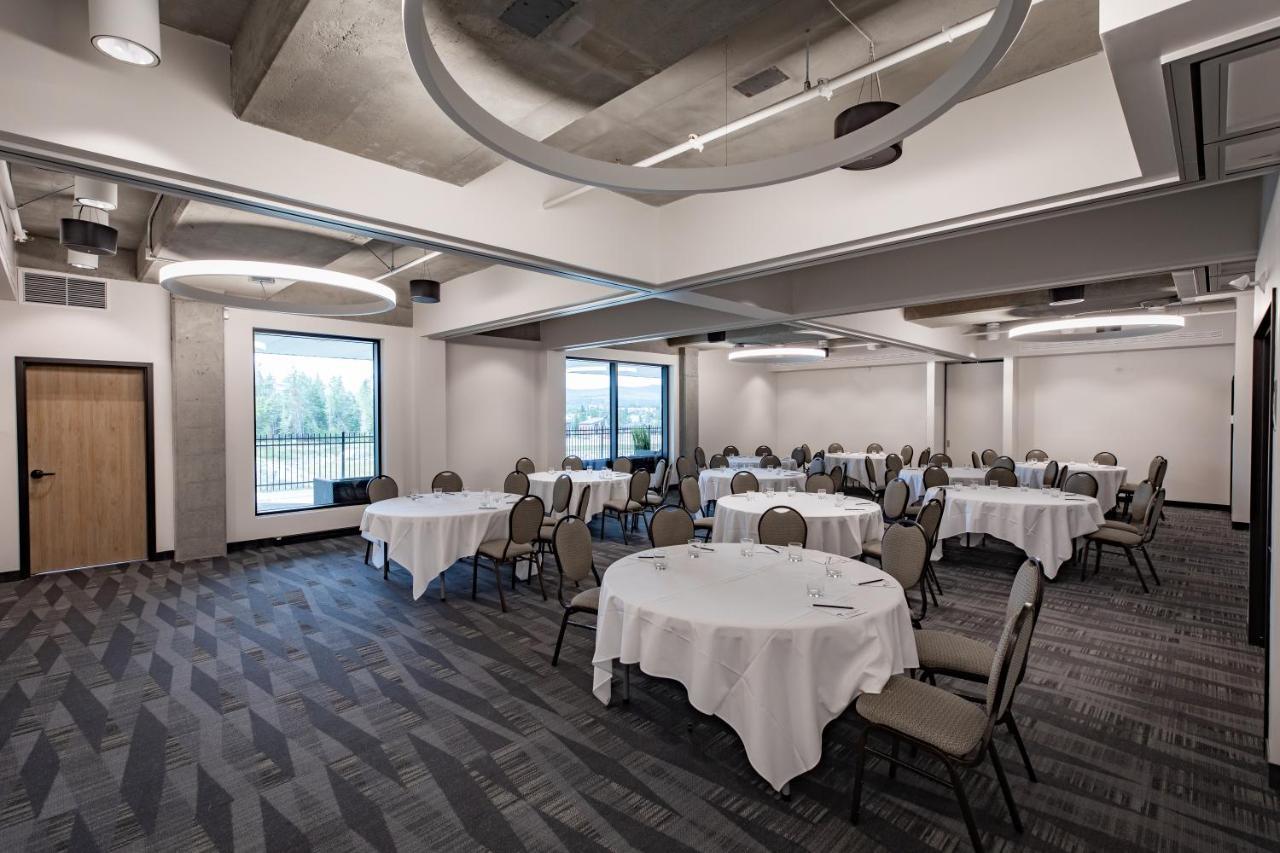 Hotel Du Domaine, Centre De Villegiature Et De Congres Тетфорд Майнс Екстериор снимка